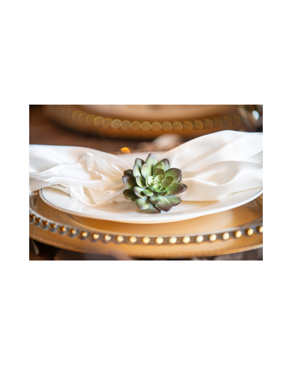 A guide to cloth napkin sizes and their uses. The Chateau Collection