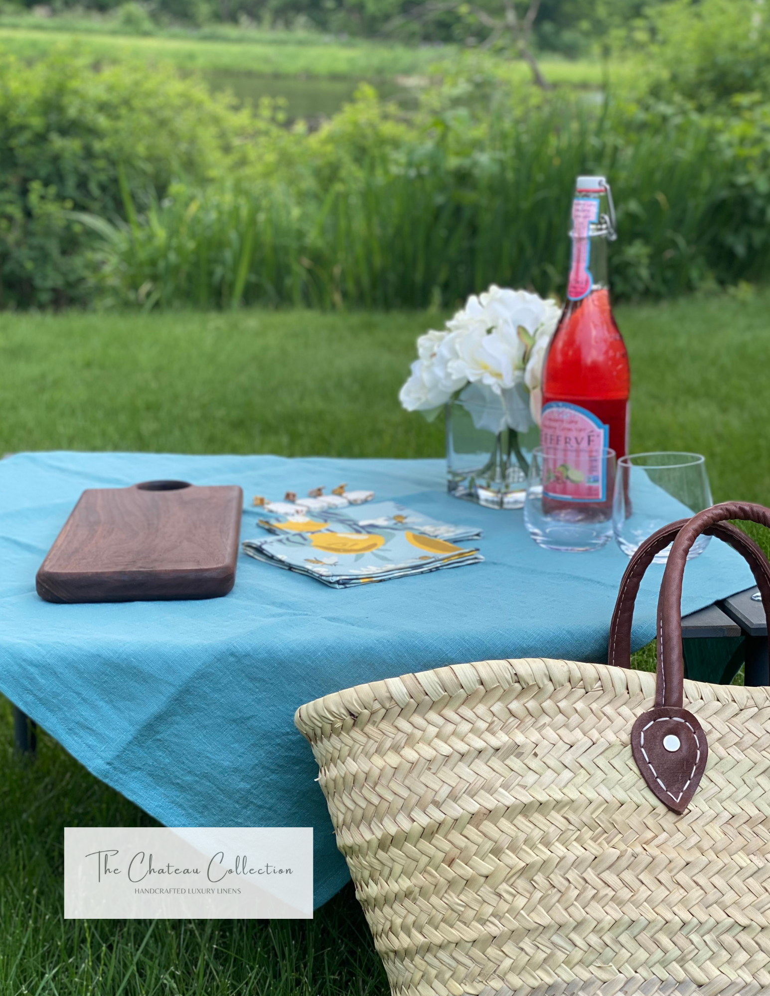 Picnic Tablecloth with 2 Luncheon Napkins